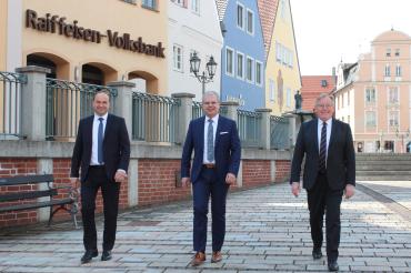 Der scheidende Bankvorstand Franz Miller mit seinem langjährigen Vorstandkollegen Michael Kruck und dem Nachfolger Alexander Lehmann (v.r.n.l.).