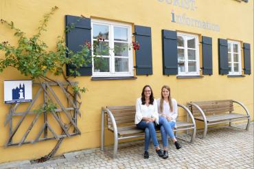 Das Bild zeigt die Mitarbeiterinnen der Tourist-Information Wemding. 