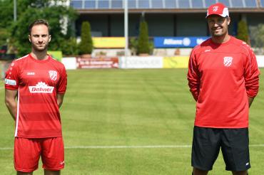 Von rechts: Der neue Rainer Cheftrainer Dominik Haußner mit Neuzugang Nicola della Schiava. 