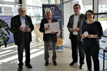 Auszeichnung der Volkshochschule überreicht (von rechts): Gudrun Reißer, Paul Soldner, Manfred Wegele und Franz Eberle, Leiter der Vhs-Außenstelle Tapfheim. 