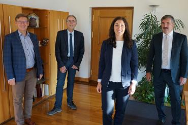 Von links: Verwaltungsratsvorsitzender, Landrat Stefan Rößle, der scheidende gKU-Vorstand Dr. Roland Buchheit, Neu-Vorstandsmitglied Kathrin Woratsch und gKU-Vorstandschef Jürgen Busse. 