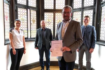 Michaela Kleebauer (Leiterin Sachgebiet Personalwesen), Thorsten Vogelgsang (Leiter Sachgebiet Bauverwaltung und Bauordnung), Hermann Häfele, Oberbürgermeister David Wittner