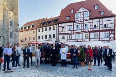 Der neue Einsatzleitwagen der Freiwilligen Feuerwehr Nördlingen wurde im Rahmen eines Gottesdienstes in St. Georg gesegnet. 