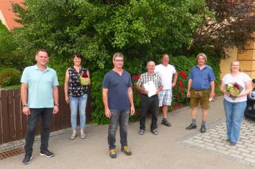 Das Bild zeigt Bürgermeister Martin Weiß, 2. Bürgermeisterin Karin Reulein, Matthias Geiger, Otto Abele, Markus Eisen, Georg Beyhl sen, und Anja Stadelmann. 