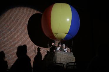 Der Theaterverein Donauwörth e.V. spielt "In 80 Tagen um die Welt" auf der Freilichtbühne am Mangoldfelsen. 