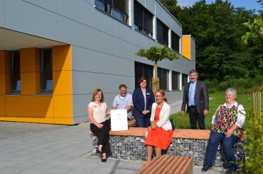 Karin Lüdtke-Engel (stellv. Schulleiterin), Norbert Lambertz (Qualitätsmanagement), Schulleiterin Karola Rigel, TQM-Auditorin Petra Corbé, gKU-Vorstandsvorsitzender Jürgen Busse, Irene Schildenberger (Qualitätsmanagement).