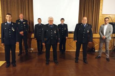 Feuerwehrmänner in Uniform mit Jürgen Sorré