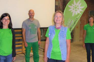 Auf dem Bild zu sehen (von links): Schriftführerin Marion Setz, 2. Vorsitzende Andi Och, 1. Vorsitzende Sabine Flügel und Schatzmeisterin Ursula Büringer.  Auf dem Bild fehlt der neue Jugendreferent Daniel Leib.