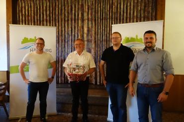 Der neuer Vorsitzende de Gewerbeverbands Matthias Stark (links) mit seinem Vorgänger Franz Miller, dem 2. Vorstand Markus Anslinger und Harburgs Bürgermeister Christoph Schmid.