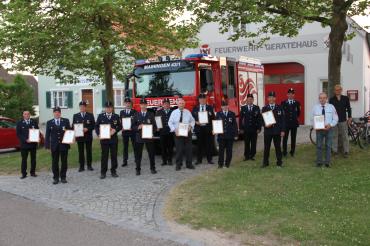 Auf dem Bild ist die Feuerwehrehrung in Maihingen zu sehen. 