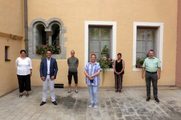 Im Bild (v.l.n.r.) Annette Steglich (Bund Naturschutz), Oberbürgermeister Jürgen Sorré, Dr. Hans-Jörg Barth (Energie- und Umweltzentrum Allgäu, Kempten), Brigitte Scherb (Tierschutzverein Donauwörth), Angelika Schmid (Obst- und Gartenbauverein Auchsesheim), Umweltbürgermeister Albert Riedelsheimer. Nicht auf dem Bild: Forstreferent Thomas Straulino