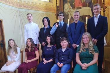 Sitzend von links: Susanne Gerner, Ida Eberle, Enya Kriegl, Elias Stumpf und Lisa Kirchner. Stehend von links: Simon Riegg, Niklas Rieger, Leon Dommel, Lukas Hogen und Hannes Mährle.