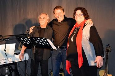 Michael Ruff, Manfred Rehm und Kerstin Schultz laden zu einem schwungvollen Abend mit Rock, Pop und Hits ins B+ Zentrum ein.