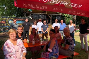 Oberbürgermeister David Wittner mit Vertretern des Stadtrates und des Jugendzentrums Nördlingen.