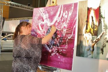 Barbara Clear beim Malen 