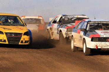 Andreas Fürst konnte in der Klasse 3b, Spezialtourenwagen mit seinem Audi (r.) direkt den ersten Saisonsieg einfahren. 