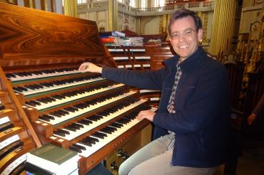 Am 4. September wird Georg Wagner - im Rahmen von Musik und Besinnung zur Marktzeit - in der St. Georgskirche in Nördlingen Orgel spielen. 