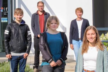 Auf dem Bild zu sehen die neuen Freiwilligen mit den Verantwortlichen.