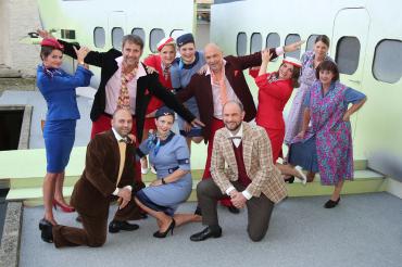 Auf dem Bild zu sehen die Schauspieler der Komödie.