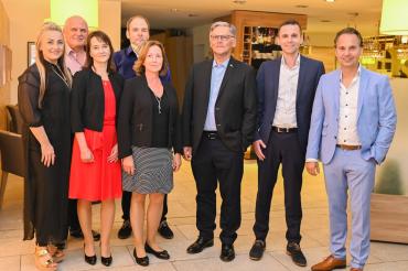Jennifer Mieling, Bernhard Mayer, Ramona Schmidt, Markus Emer, Margret Kutzschbach, Frank Kutzschbach, Thomas Kutzschbach und Frank Söder (v.l.n.r.)
