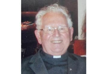 Auf dem Bild zu sehen Pfarrer Jakob Zeitlmeir.