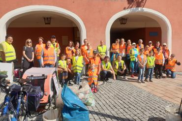 Auf dem Bild zu sehen die Freiwilligen Müllsammler.