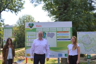 von links: Verena Stegmeier (AOK), Bürgermeister Karl Rehm und Carina Stelzle (Tourismus-Amt)