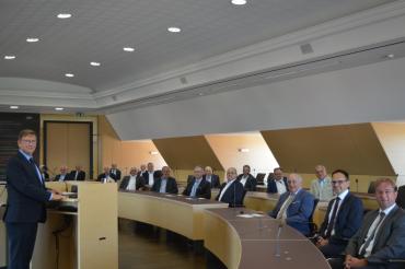 Auf dem Bild zu sehen Landrat Stefan Rößle bei der Verleihung der Kommunalen Verdienstmedaille in Bronze.