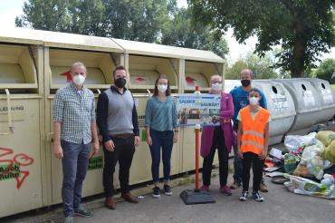 Von links: Franz Jilka, Dr. Benjamin Roßkopf, AWV, Emma Christa, AWV, Anja Beierlein, Containerpatin, Silvia Knauer, Containerpatin und Andreas Lemmermeier, AWV auf dem Containerplatz am Festplatz in Donauwörth. 