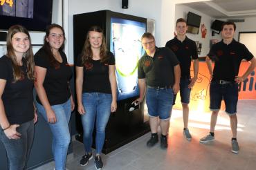 Die Education-Vorstandschaft. Von links: : Magdalena Wolf (Kassiererin), Sophie Mayer (Beisitzerin), Jana Ernst (Schriftführerin), Julian Boos (1. Vorstand), Tobias Bosch (2. Vorstand), Jonas Bosch (Beisitzer) 