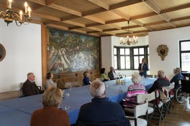 Oberbürgermeister David Wittner empfing die ehemaligen Ministerialbeauftragen aus ganz Bayern in der Bundesstube des Nördlinger Rathauses.