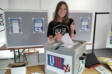 Auf dem Bild zu sehen ist eine U18-Bundestagswahl.