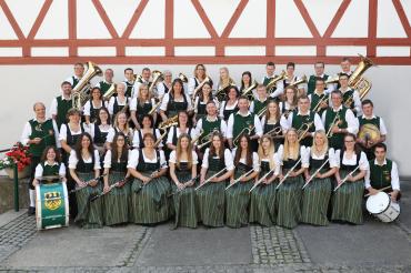 Das Bild zeigt die Musikerinnen und Musiker der Stadtkapelle Harburg e.V. 