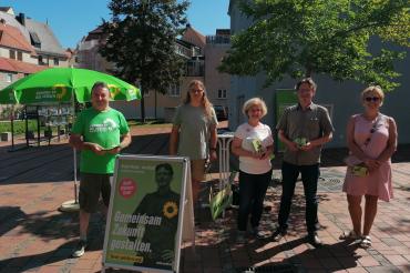 Auf dem Bild zu sehen Donauwörths Umweltbürgermeister Albert Riedelsheimer, Stellvertretende Landrätin Ursula Kneißl-Eder, Kreisvorstansmitglied Stefan Schmidt-Bilkenroth, Bundestagskandidat Stefan Norder und die Fraktionsvorsitzende im Donauwörther Stadtrat Bärbel Stahl.