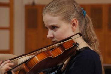 Zusammen mit ihrem Vater wird Katharina Knauer am 11. September bei Musik und Besinnung zur Marktzeit spielen. 