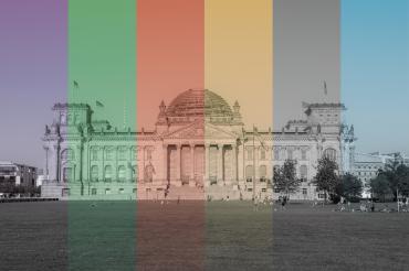 Reichstagsgebäude eingefärbt in den Farben der Parteien im Bundestag