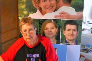 Monika Stöcklein engagiert sich nicht nur bei den Bundesligabasketballerinnen der Eigner Angels, sondern vor allem auch für Multiple Sklerose – Erkrankte. Stellvertretend für zehn Telefonpaten in Schwaben erhält sie nun eine Auszeichnung von Ex-Bundespräsident Christian Wulff in seiner Eigenschaft als Schirmherr der Deutschen Multiple-Sklerose-Gesellschaft im Berliner Glaspalast.