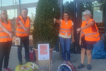 Auf dem Bild zu sehen Plogging Donauwörth beim Müllsammeln.