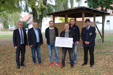 von links: Werner Feil (RVB Ries), Ortssprecher und genossenschaftlicher Beirat Markus Hager, Johannes Herrle (FC Pfäfflingen/Dürrenzimmern), Friedrich Gloning (Schützenverein Junglandbund), Georg Kling (Dorf- und Kameradschaftsverein), Gerhard Hänlein (Freiwillige Feuerwehr).
