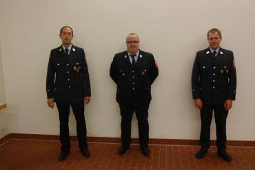 Von links nach rechts Kdt. Daniel Härtle, neuer Löschmeister Jonas Güthner, Stv. Kdt Thomas Foltin.