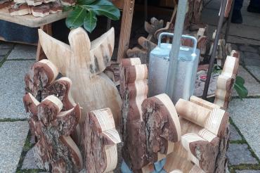 Kunsthandwerksgegenstände aus Holz