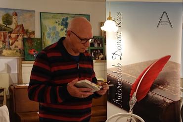 Johann Enderle bei der Lesung im Café Käferlein