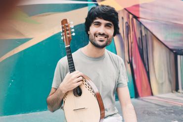 Solist und Mandolinenvirtuose Alon Sariel. 