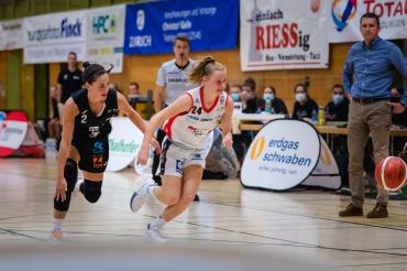 So weit wie der Ball von Angels-Spielerin Bianca Helwig hier entfernt ist, so weit ist auch eine Siegchance in Osnabrück weg, weil zu viele Spielerinnen gesundheitsbedingt ausfallen.