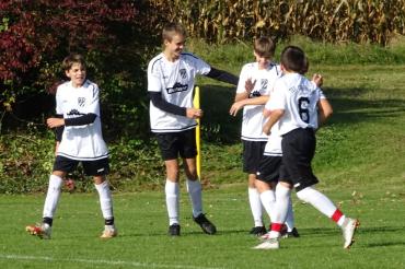 Auf dem Bild sieht man Spieler der TSV 1896 Rain U15/C2