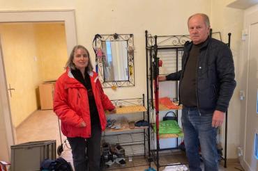 Das Bild zeigt Elke Stehle (Samtpfoten) und Robert Schuck (Caritas), 