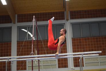 Kai Meister am Barren möchte für den TSV Monheim wichtige Scorepunkte zum Sieg sammeln.