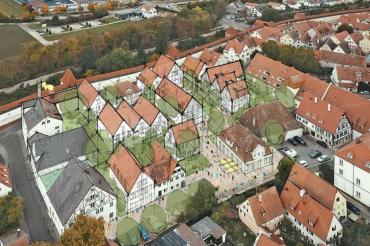 Anker-Areal in Nördlinger Altstadt aus der Luft betrachtet, darin eingezeichnet neue Gebäude