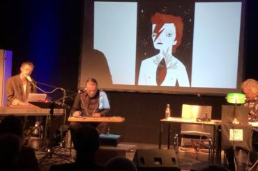 Auf dem Bild sieht man die Buchvorlesung von Bowie - ein illustriertes Leben.