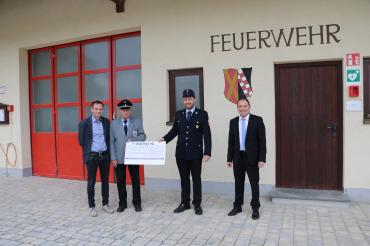 Unser Bild zeigt von links: Matthias Stelzle (Sportverein), Alois Jaumann (Krieger- und Soldatenverein), Matthias Uwira (FFW) und Andreas Mayer (RVB Ries) 